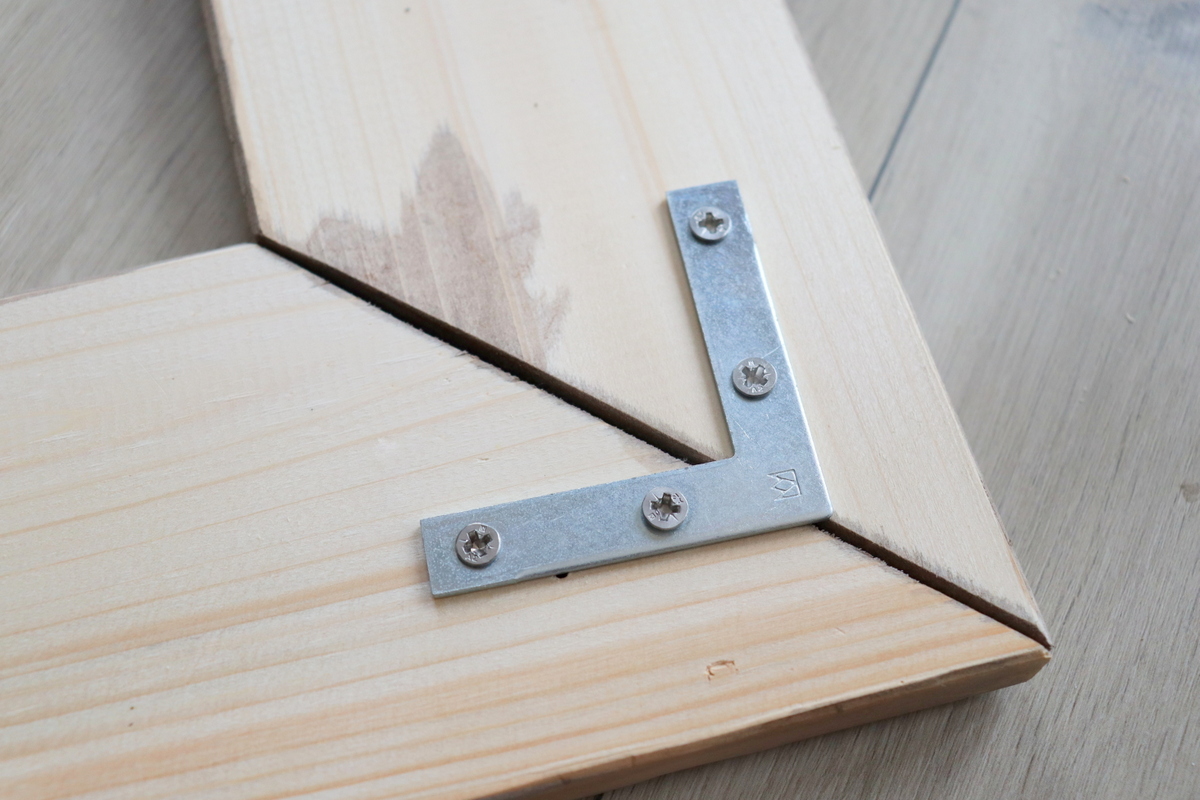 DIY Holz selber altern lassen mit Holz-Struktur-Bürste und Farbe und daraus einen Spiegel bauen