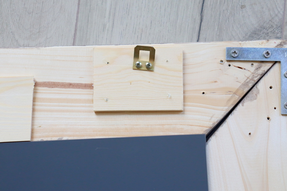 DIY Holz selber altern lassen mit Holz-Struktur-Bürste und Farbe und daraus einen Spiegel bauen