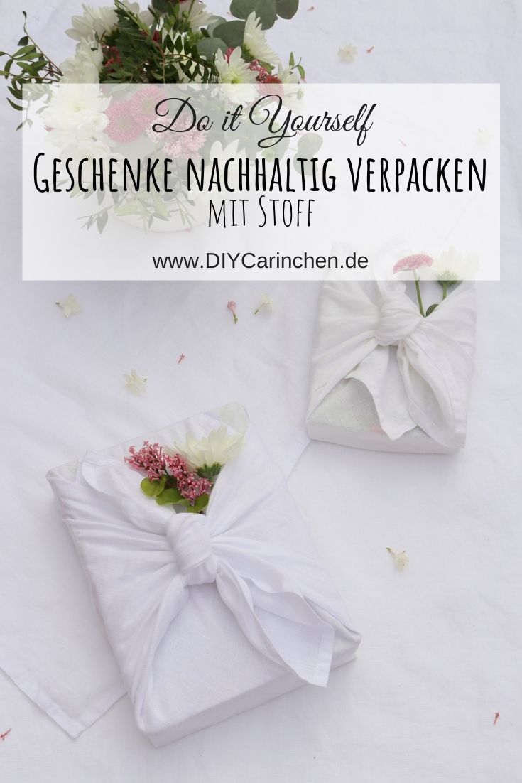 DIY - Geschenke nachhaltig mit Stoff und Blumen verpackt - eine kreative Geschenkidee