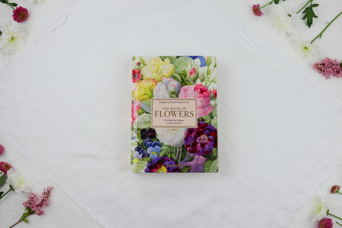 DIY - Geschenke nachhaltig mit Stoff und Blumen verpackt - eine kreative Geschenkidee