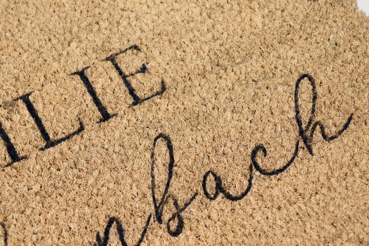 DIY IKEA Hack mit der TRAMPA Fußmatte selbst bemalt und gestaltet