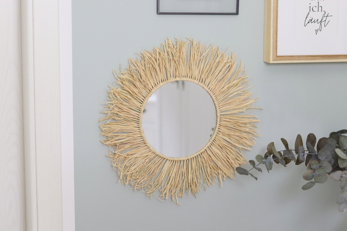 DIY - selbstgemachter runder Spiegel mit Raffia / Bast im Boho-Stil