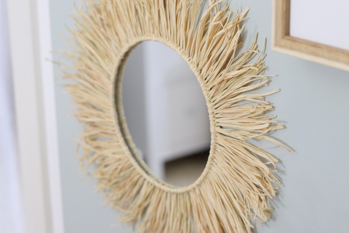 DIY - selbstgemachter runder Spiegel mit Raffia / Bast im Boho-Stil