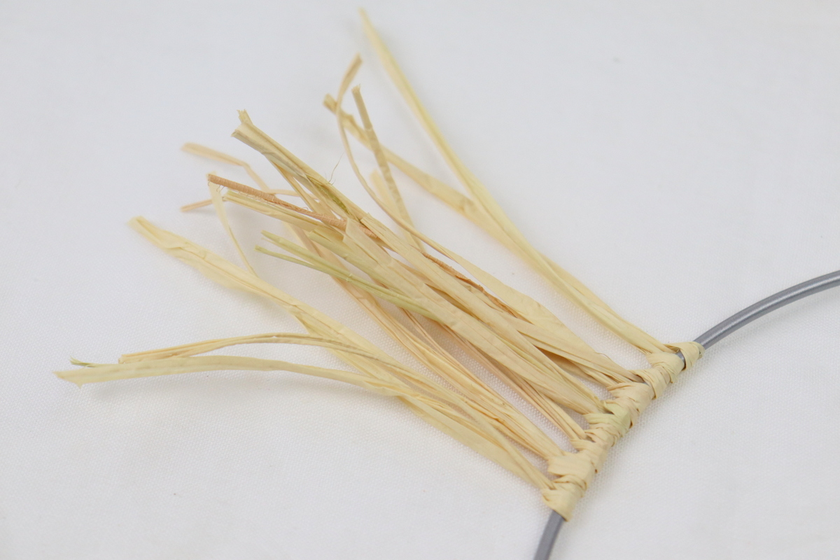 DIY - selbstgemachter runder Spiegel mit Raffia / Bast im Boho-Stil