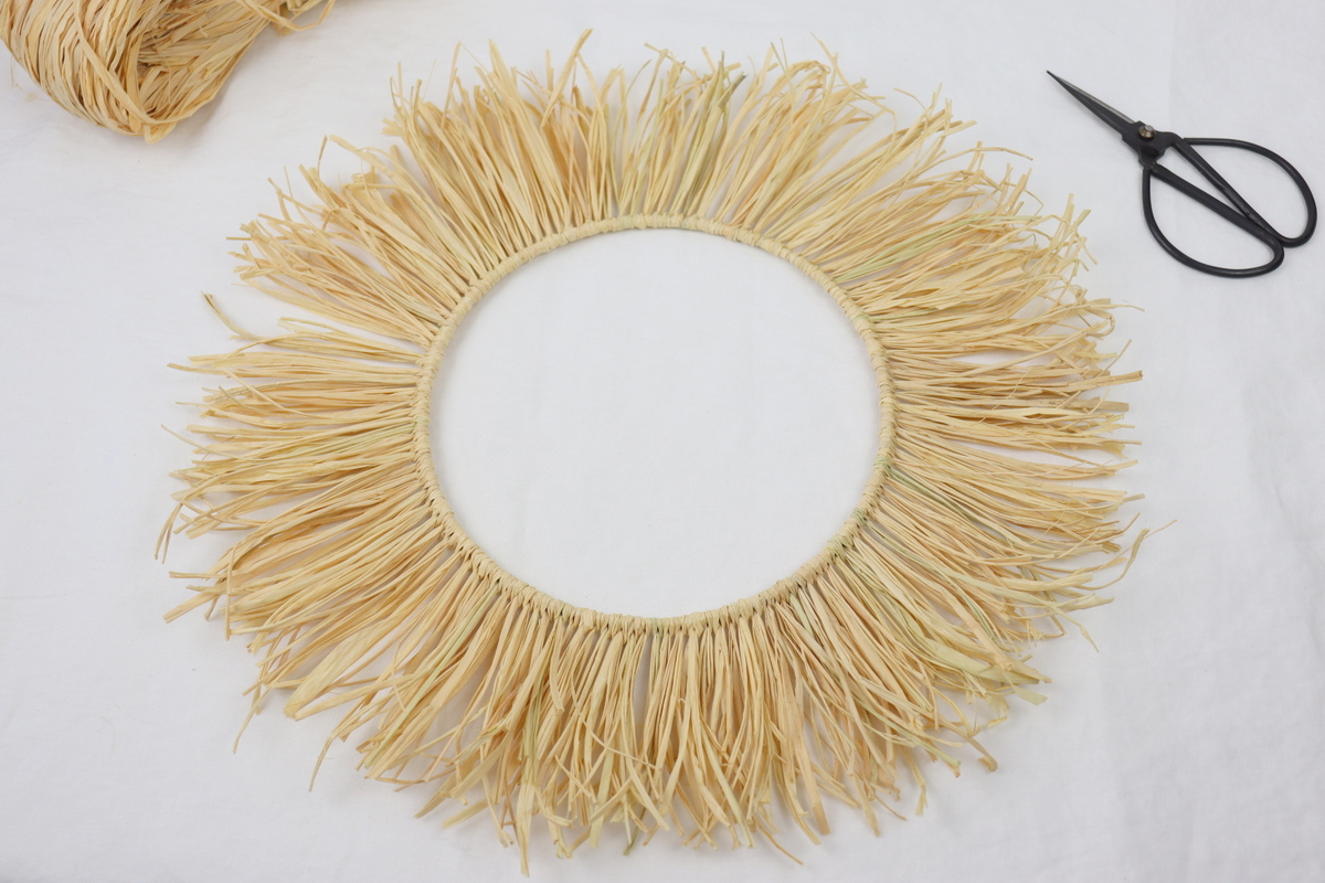 DIY - selbstgemachter runder Spiegel mit Raffia / Bast im Boho-Stil