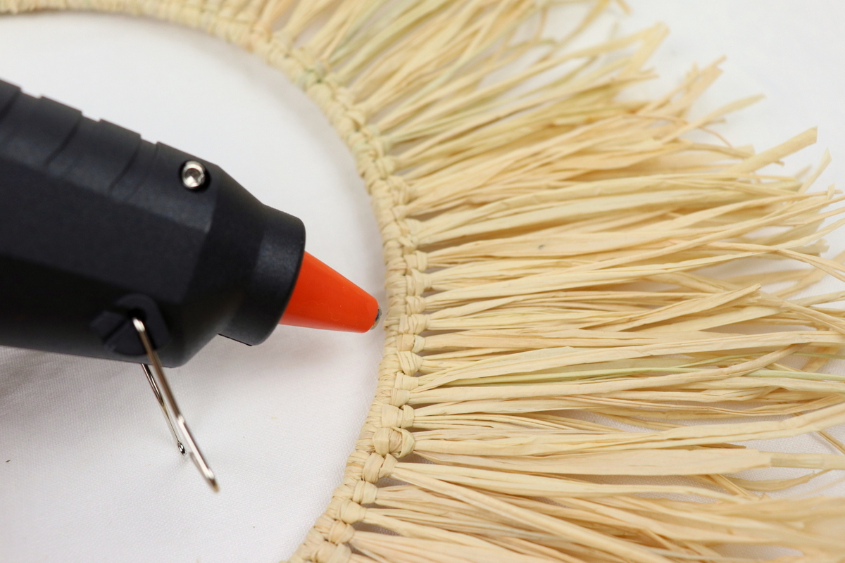 DIY - selbstgemachter runder Spiegel mit Raffia / Bast im Boho-Stil