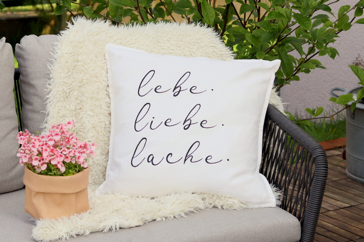 DIY - Druckschablone mit Plotter herstellen und Kissen umgestalten