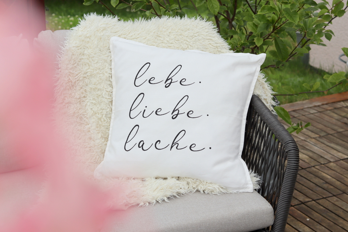 DIY - Druckschablone mit Plotter herstellen und Kissen umgestalten