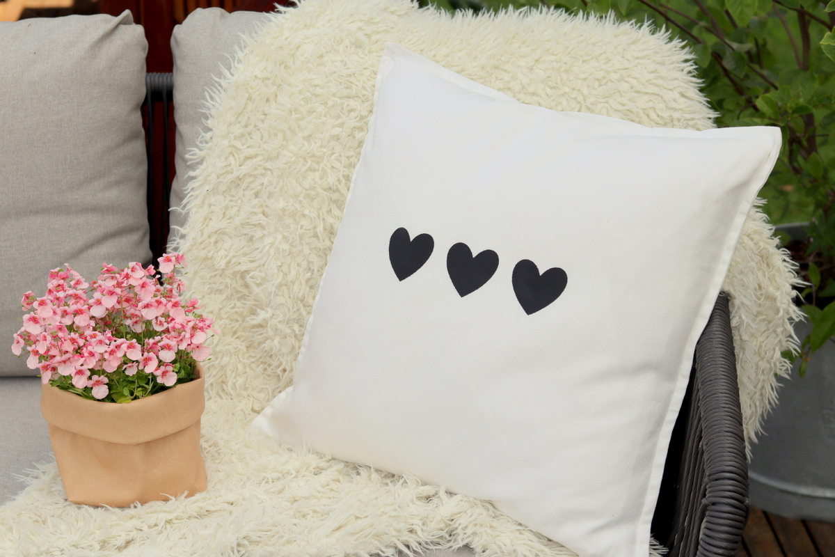 DIY - Druckschablone mit Plotter herstellen und Kissen umgestalten