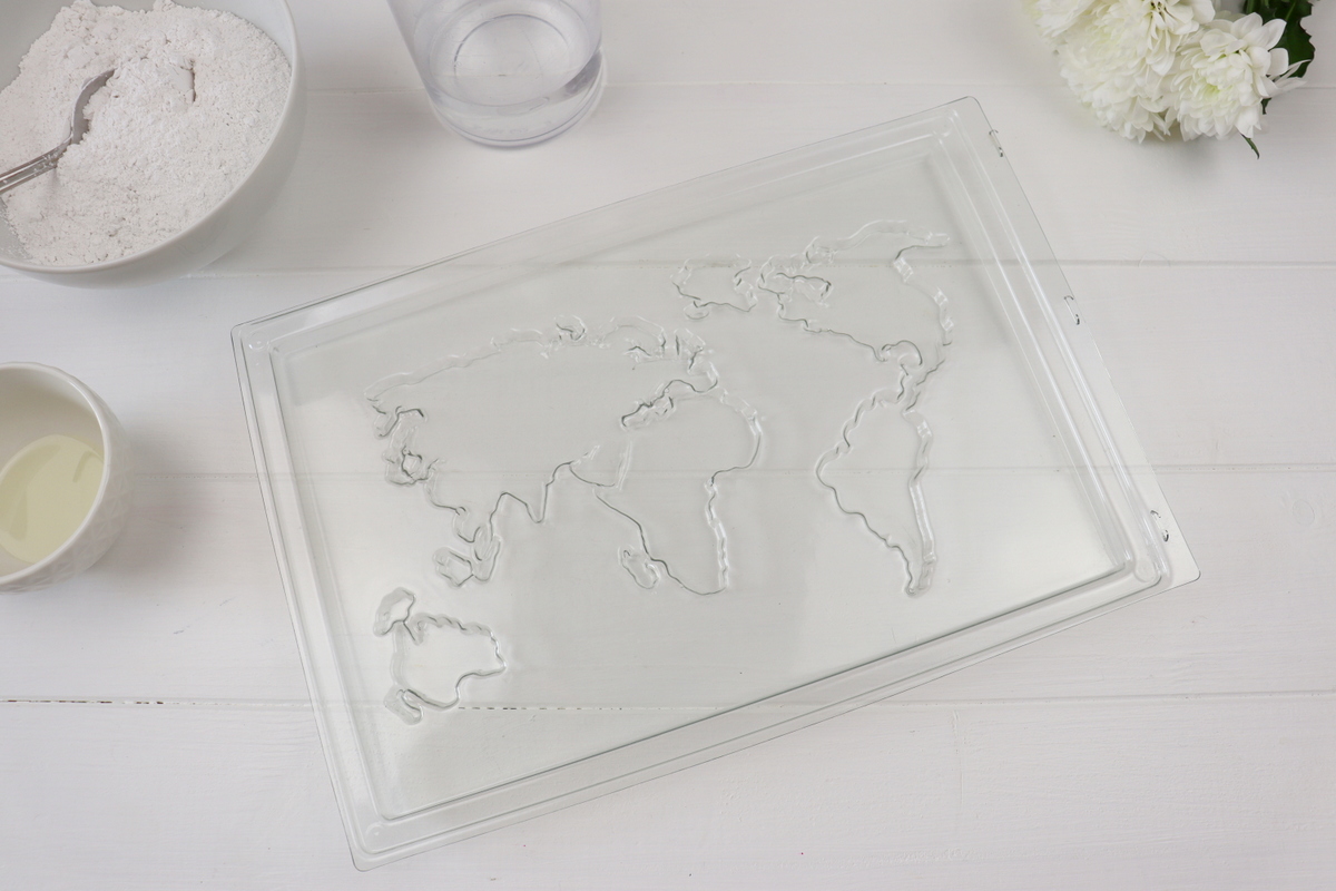 DIY - selbstgemachte Weltkarte aus Raysin