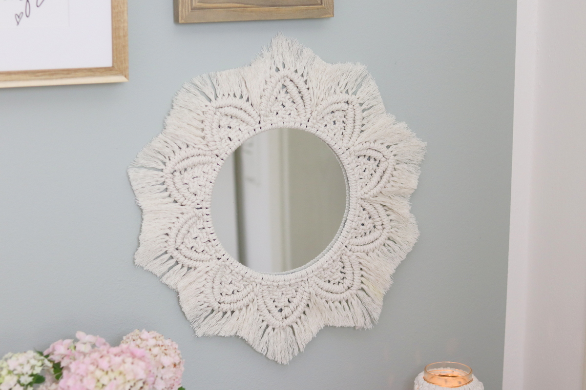 DIY - selbstgemachter / geknüpfter / geknoteter Makramee Spiegel Mandala im Boho Stil