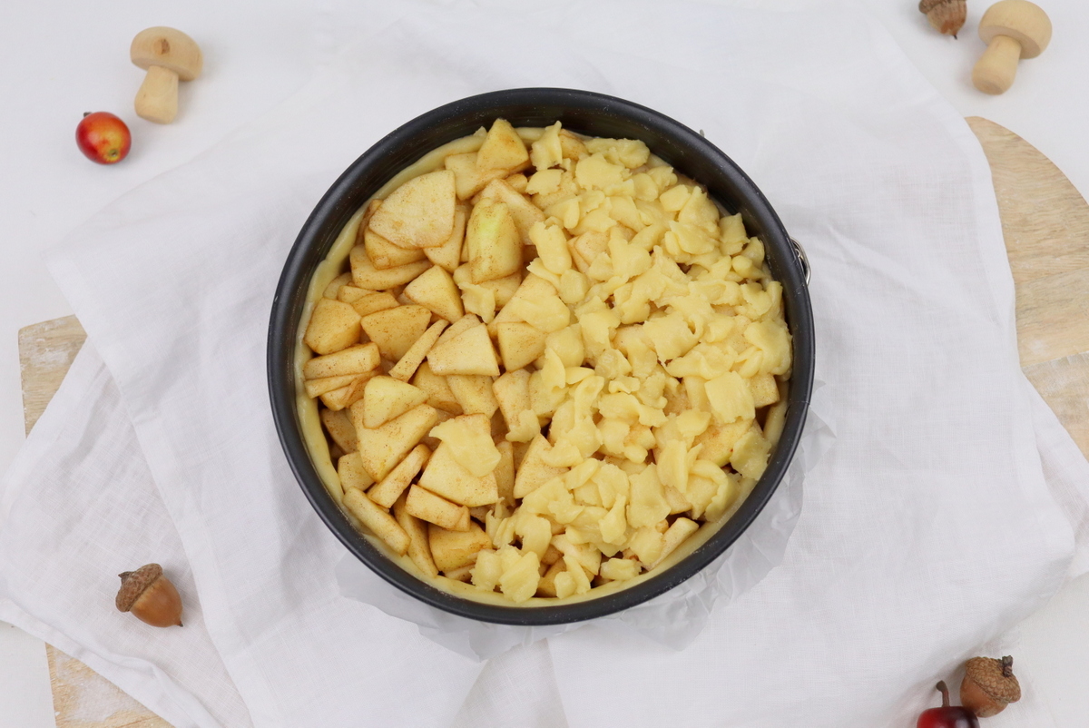 Rezept - saftiger, leckerer, herbstlicher Apfelkuchen mit Butterbröseln