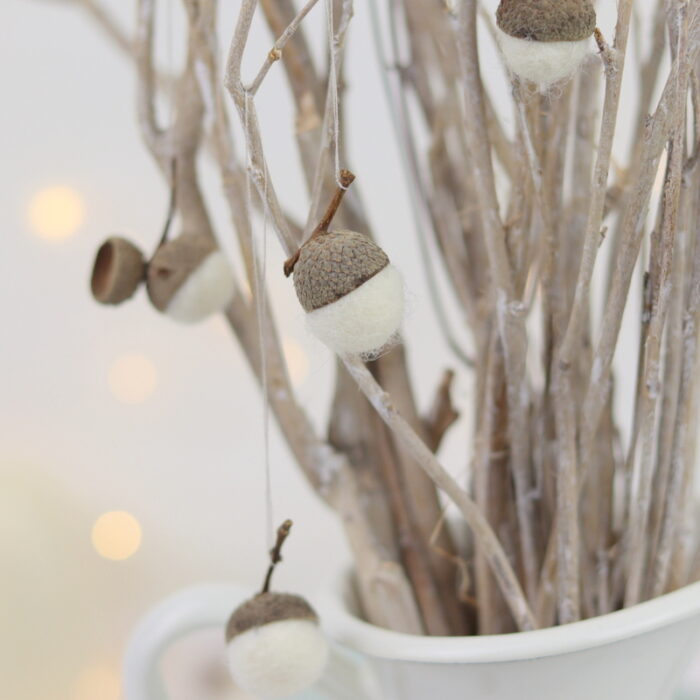 DIY Anleitung - Kugeln aus Filz selber machen und Filzeicheln basteln