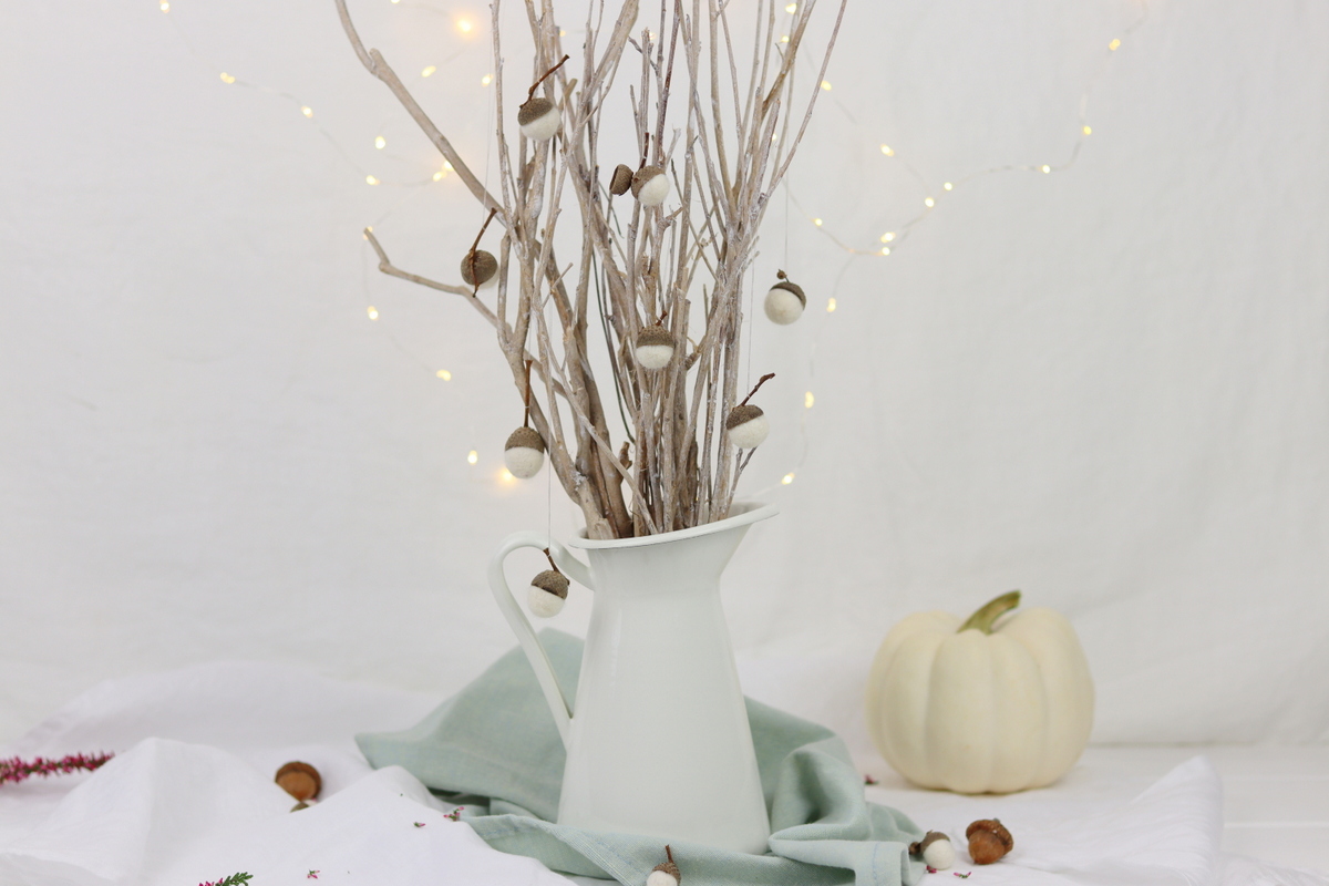 DIY Anleitung - Kugeln aus Filz selber machen und Filzeicheln basteln