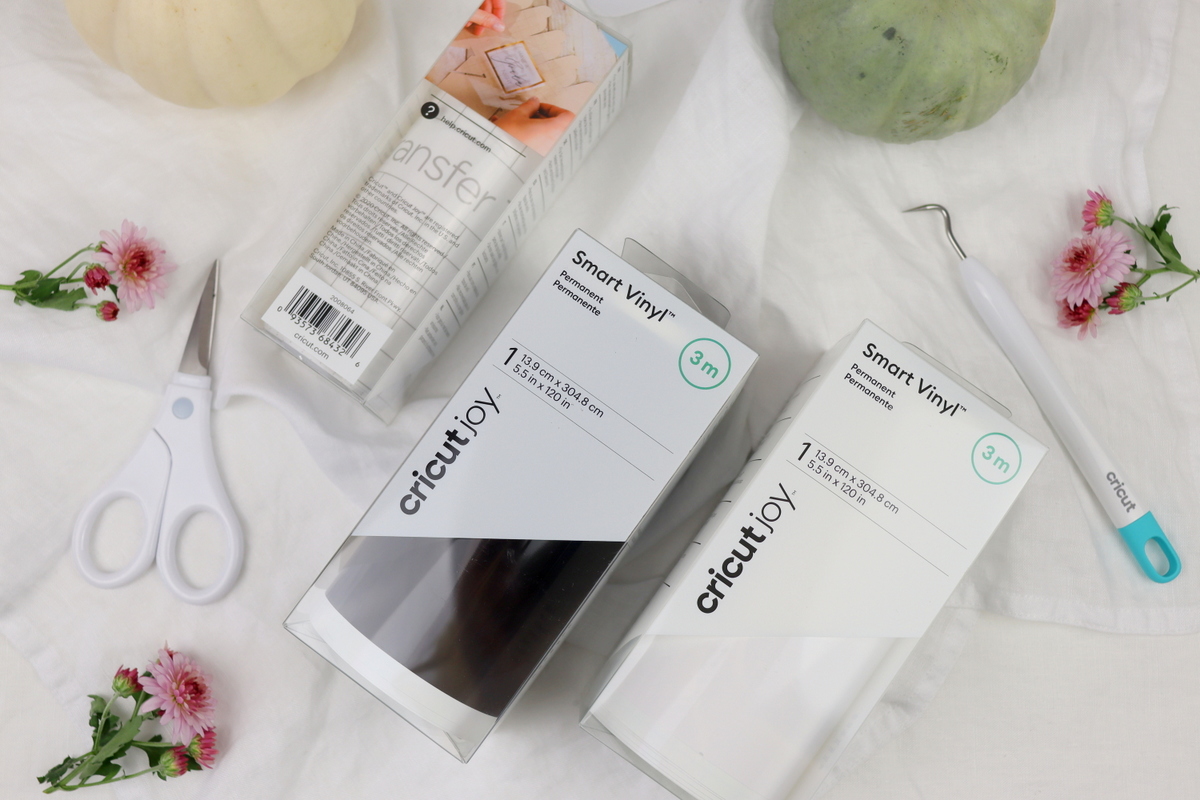 DIY Anleitung - aus einem Kürbis einen Kerzenhalter einfach selber machen und mit dem Plotter und Blumen verzieren