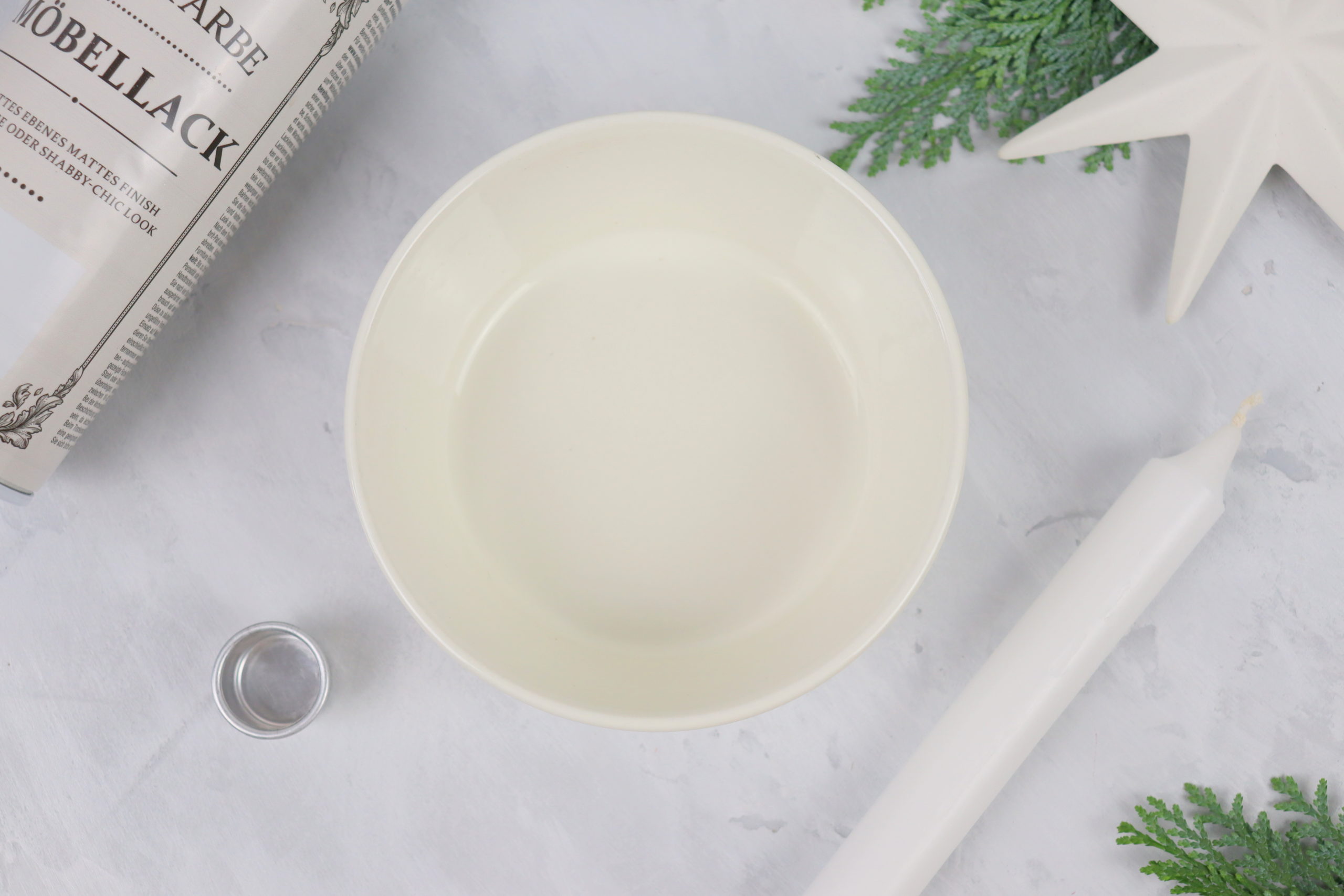 DIY selbstgemachter Kerzenständer im skandinavischen Stil mit Anleitung zum Kerzen drehen