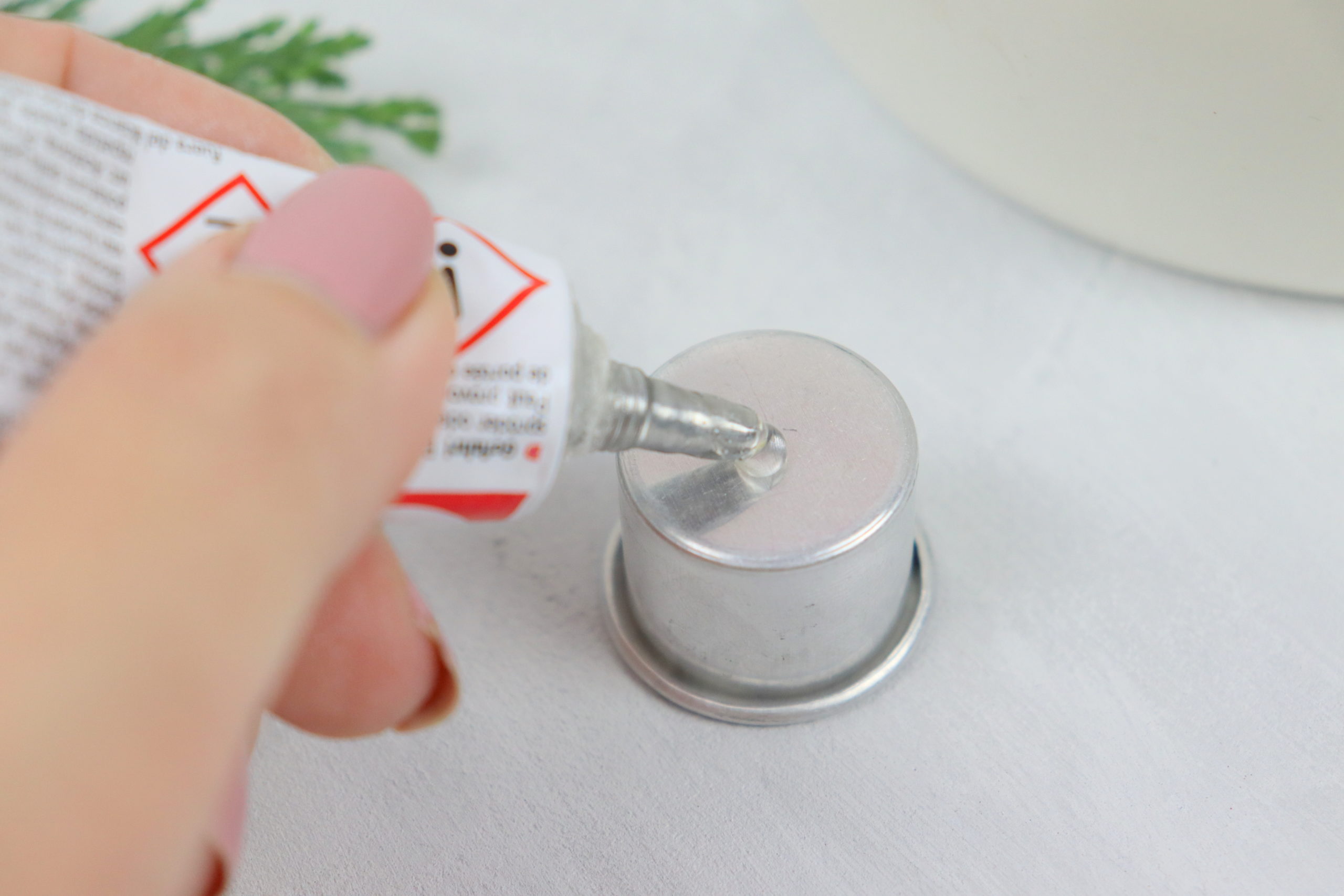 DIY selbstgemachter Kerzenständer im skandinavischen Stil mit Anleitung zum Kerzen drehen