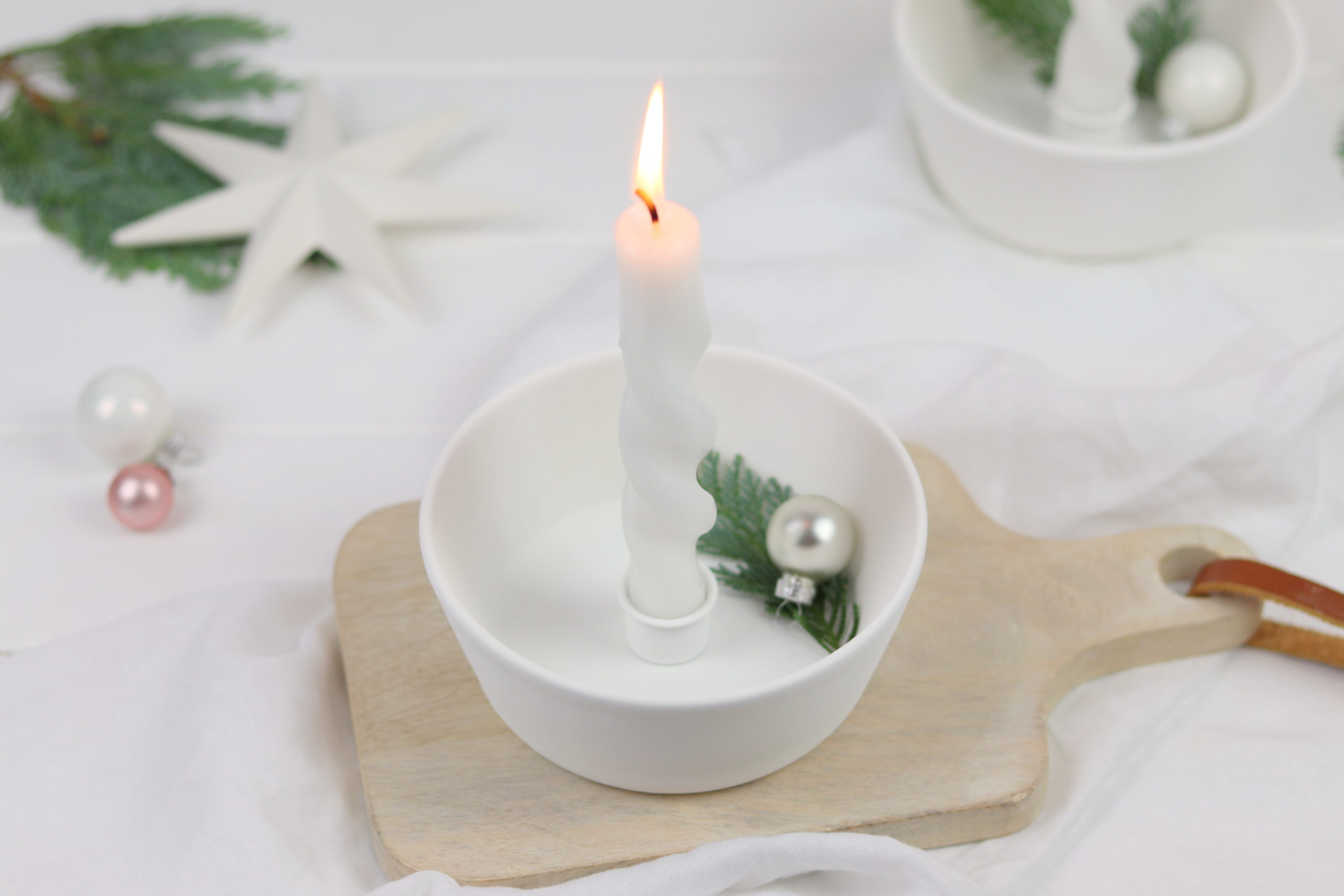 DIY selbstgemachter Kerzenständer im skandinavischen Stil mit Anleitung zum Kerzen drehen