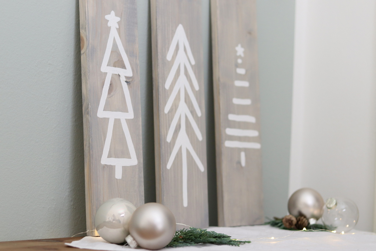 DIY selbstgemachte weihnachtliche Schilder aus Holz im Skandi Stil