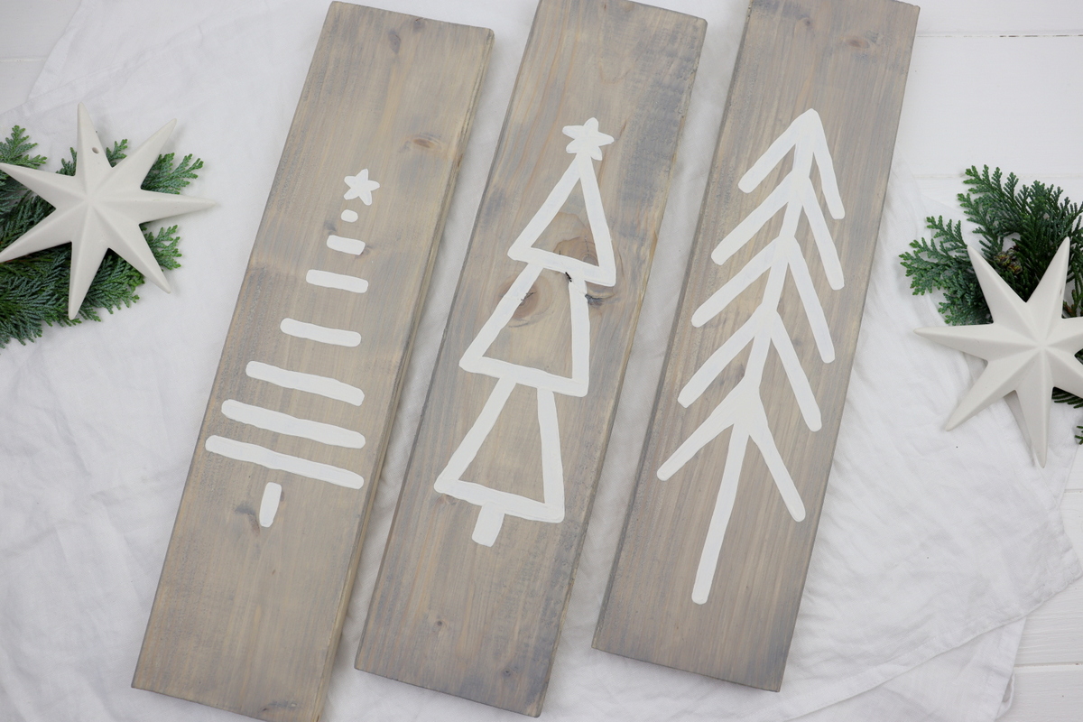 DIY selbstgemachte weihnachtliche Schilder aus Holz im Skandi Stil