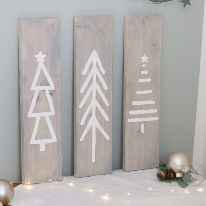 DIY selbstgemachte weihnachtliche Schilder aus Holz im Skandi Stil