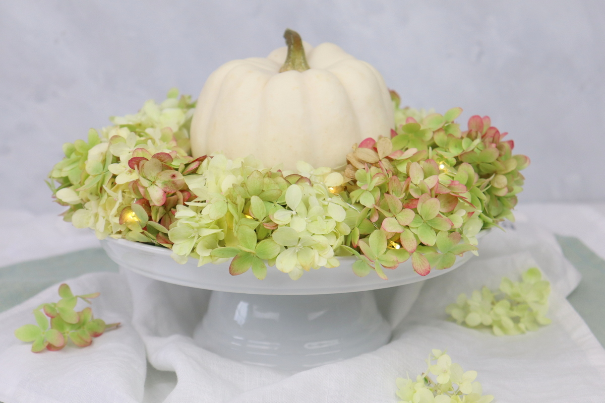 DIY Anleitung Blumenkranz aus Hortensie einfach selber machen mit Kürbis als Herbstdeko