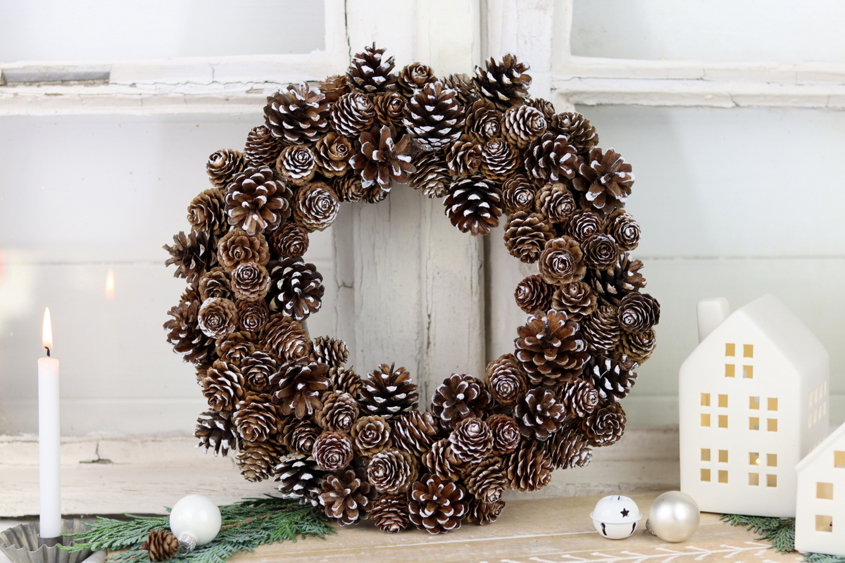 DIY - selbstgemachter Kranz aus Zapfen / Zapfenkranz