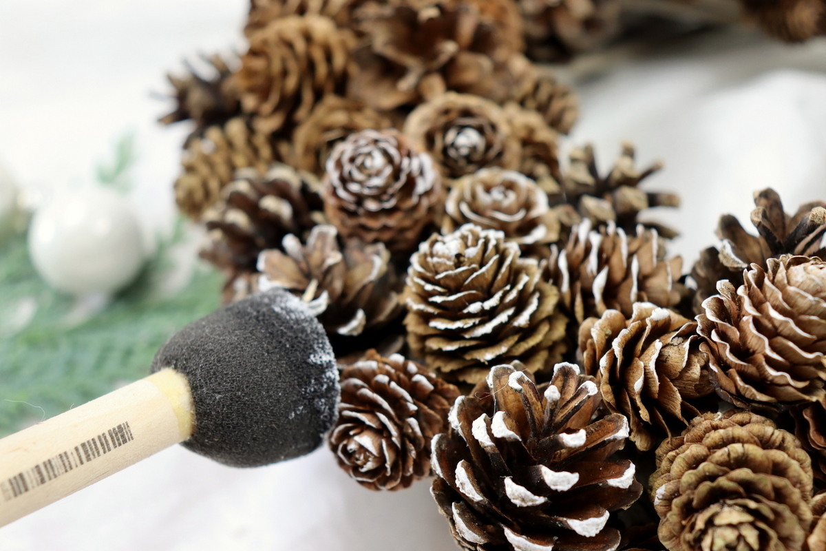 DIY - selbstgemachter Kranz aus Zapfen / Zapfenkranz 