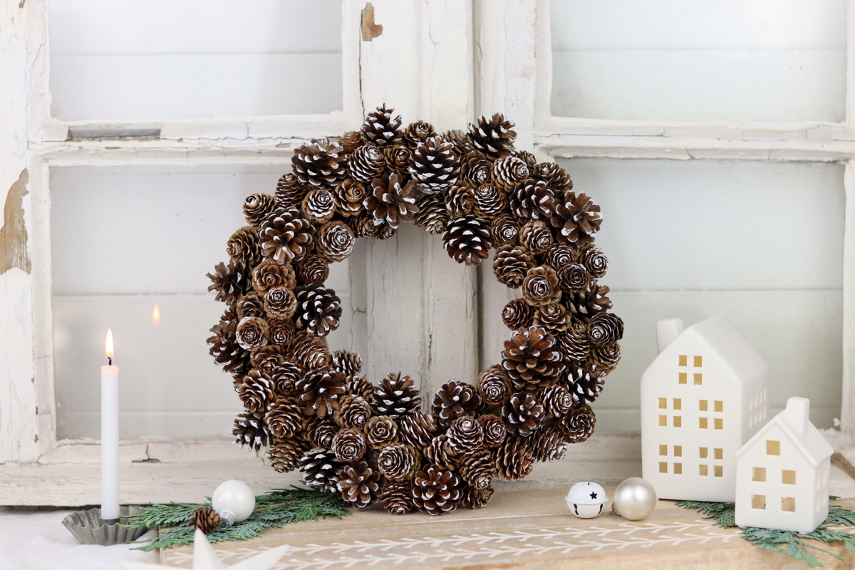 DIY - selbstgemachter Kranz aus Zapfen / Zapfenkranz 