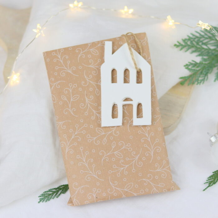 DIY – Lichthäuser aus Modelliermasse als Geschenkanhänger einfach selber machen
