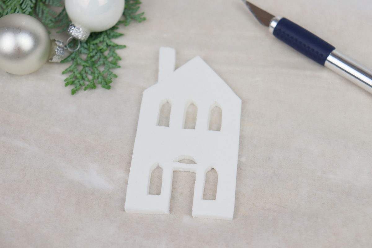 DIY Anleitung - selbstgemachte Lichthäuser aus Modelliermasse als Geschenkanhänger zu Weihnachten