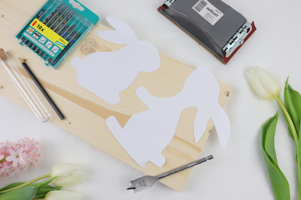 DIY - selbstgemachte Vase in Hasenform aus Holz zu Ostern 