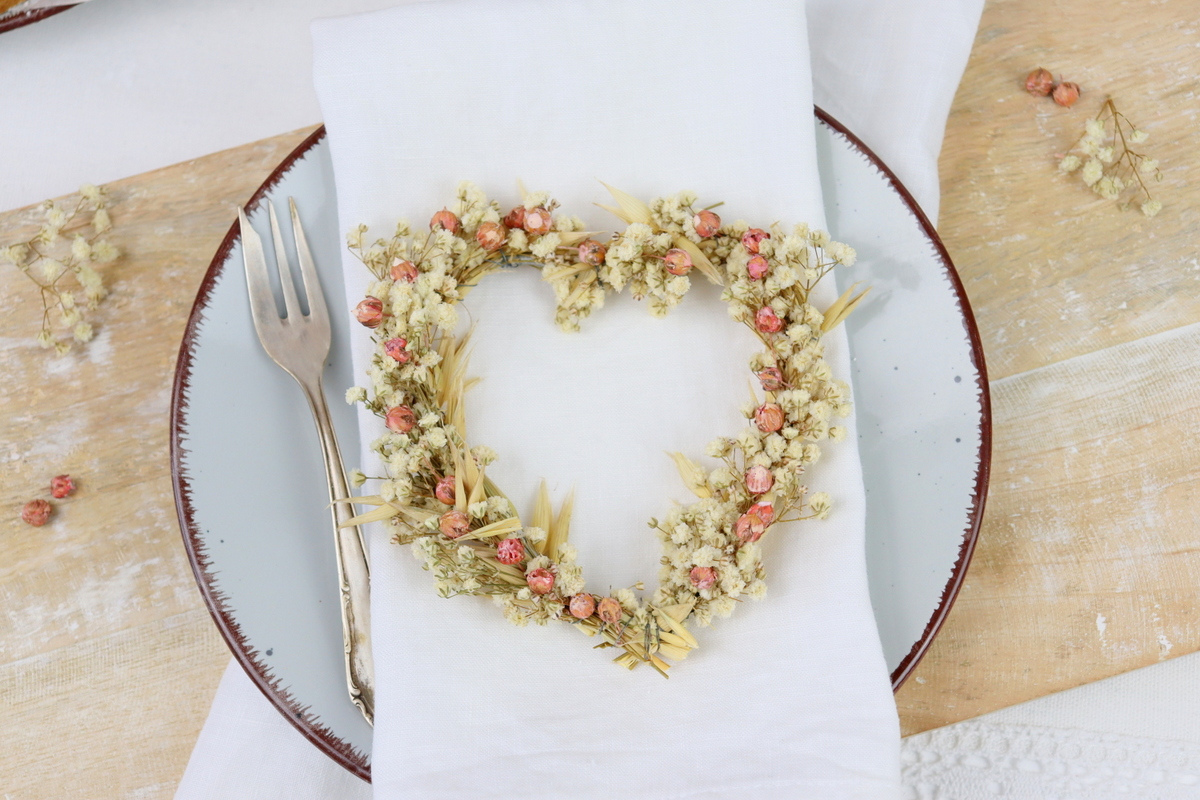 DIY - selbstgemachtes Herz aus Trockenblumen