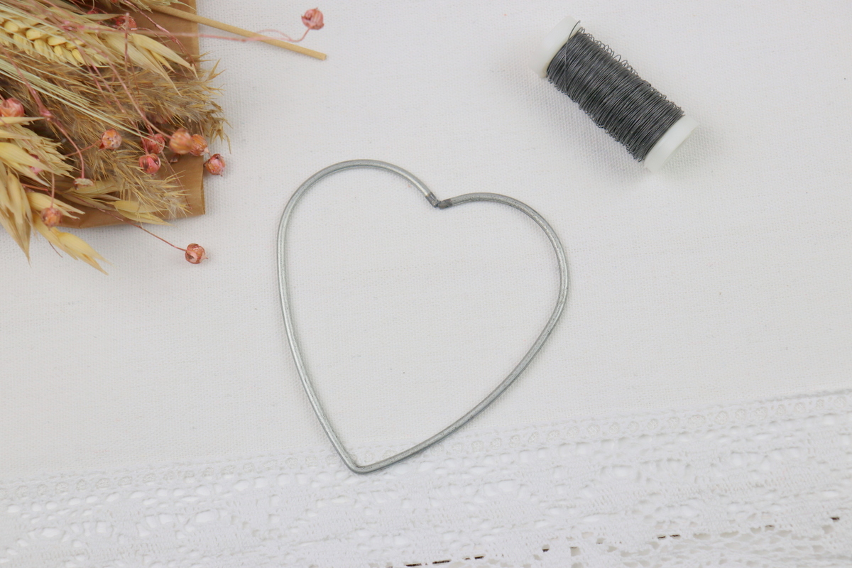 DIY - selbstgemachtes Herz aus Trockenblumen