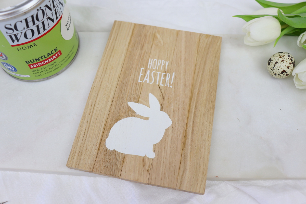DIY - selbstgemachte Holzschilder zu Ostern aus Klötzchen mit Hasenmotiv