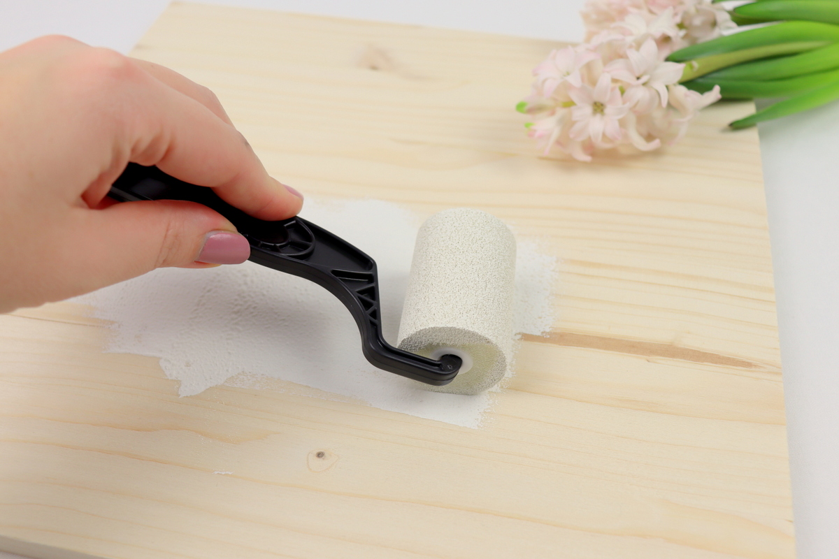 DIY - selbstgemachtes österliches Tablett und Ostereier mit Bändern