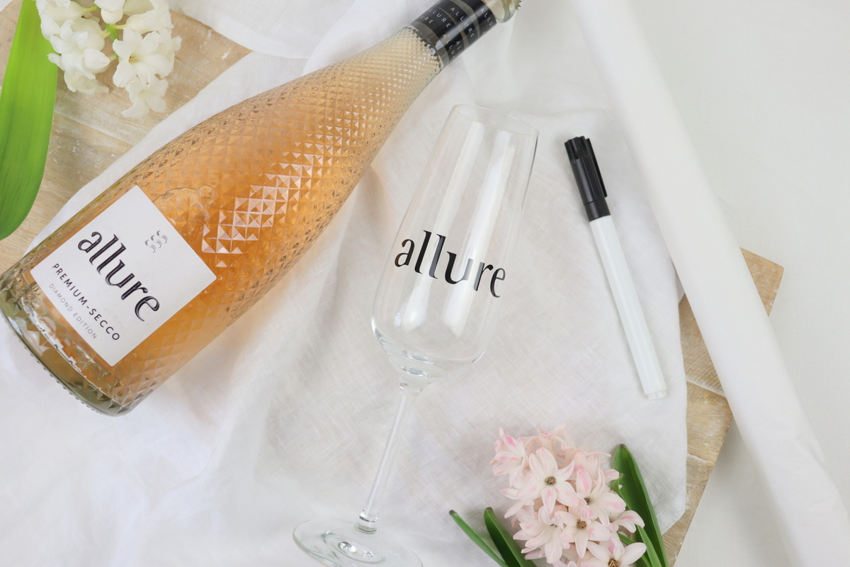 DIY - individualisierte Sektgläser mit dem Plotter oder Permanentmarker / Marker einfach selber machen + kostenlose Vorlage