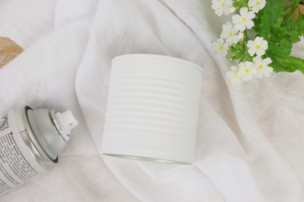 DIY - selbstgemachter Upcycling Blumentopf aus einer Konservendose mit Kreidefarbe und Etikett
