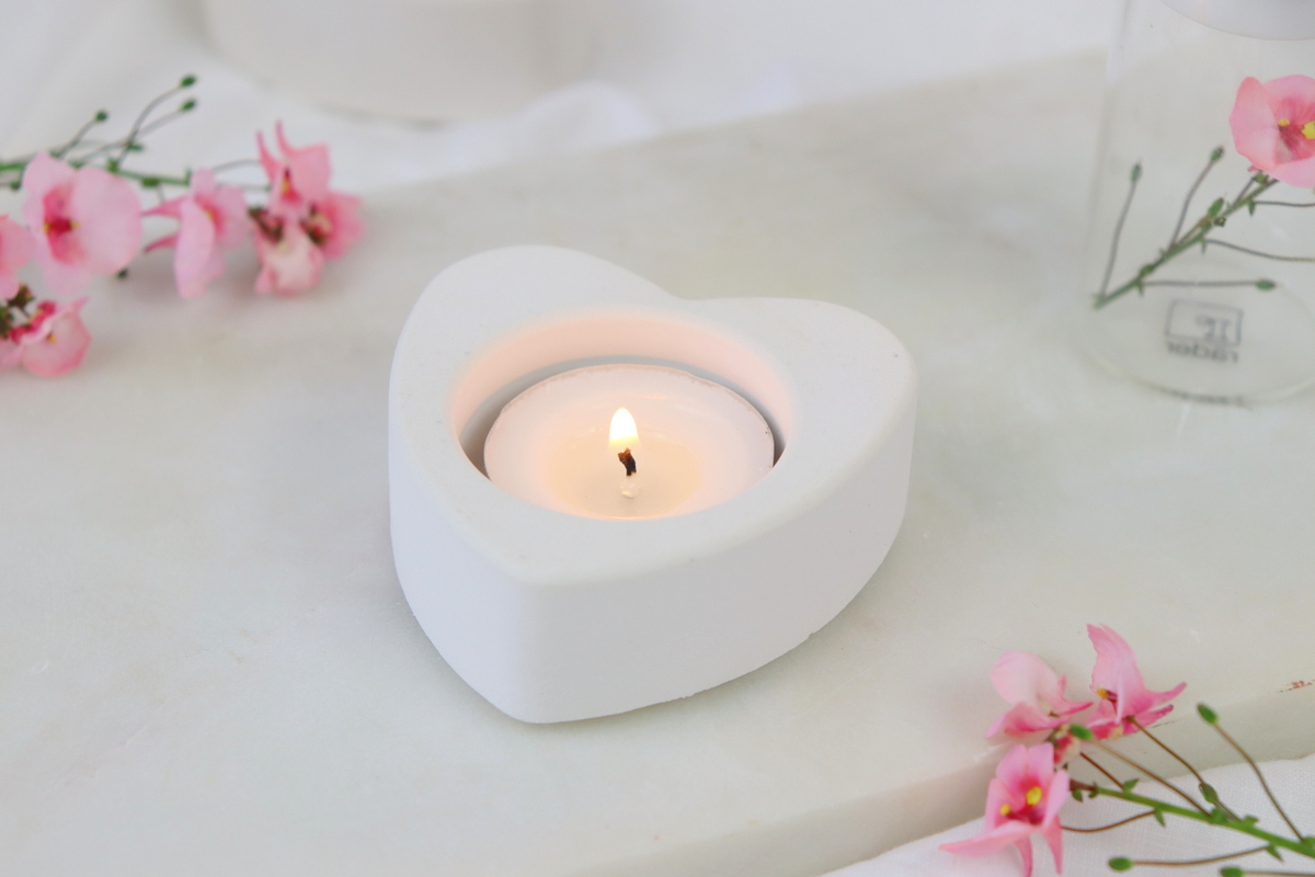 DIY - selbstgemachte Teelichthalter in Herzform aus Raysin