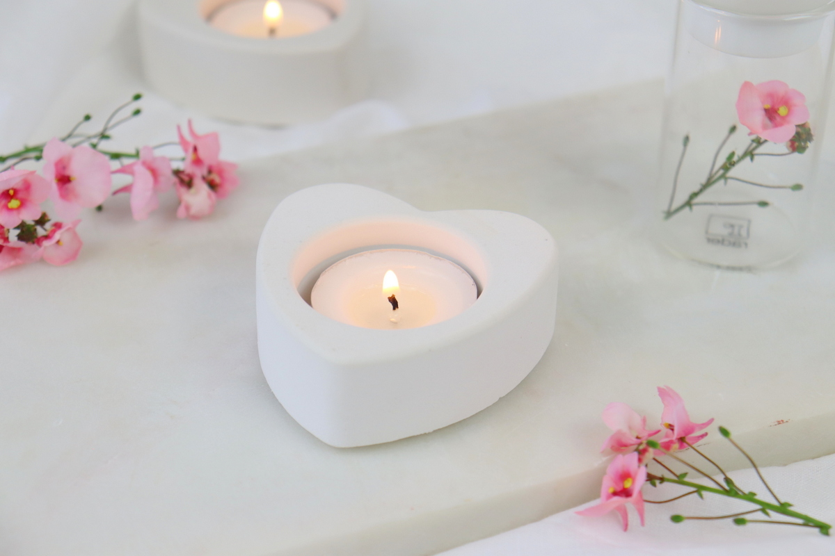 DIY - selbstgemachte Teelichthalter in Herzform aus Raysin