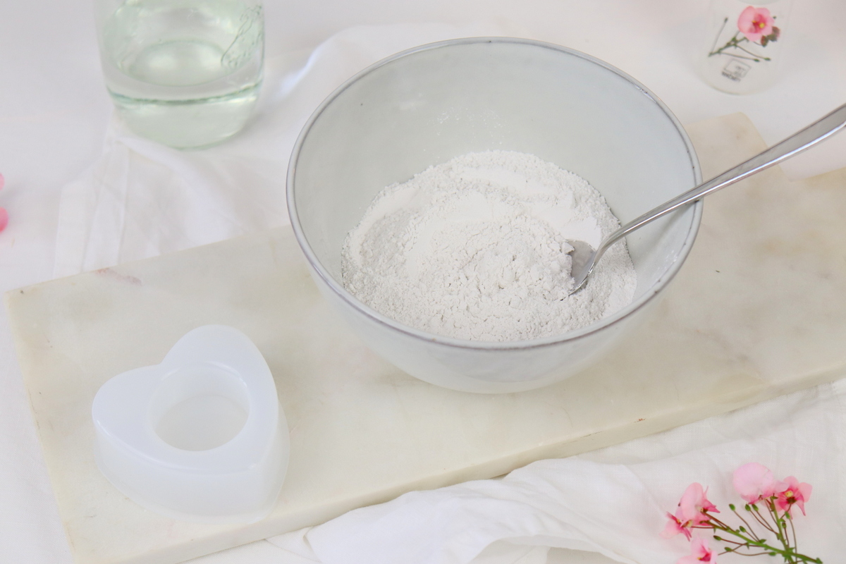 DIY - selbstgemachte Teelichthalter in Herzform aus Raysin