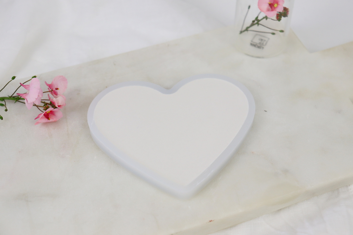 DIY - selbstgemachte Untersetzer in Herzform aus Raysin mit Plotter Vinyl-Schrift