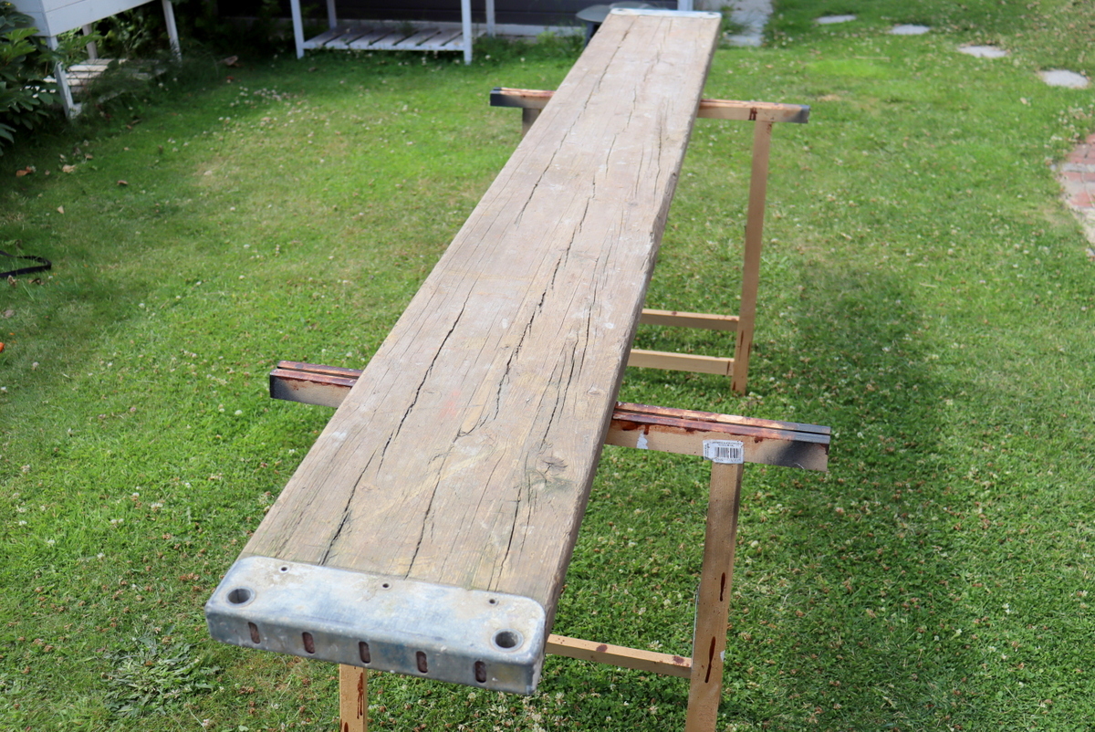 DIY - selbstgemachter Tisch aus alten Gerüstbohlen einfach selber bauen