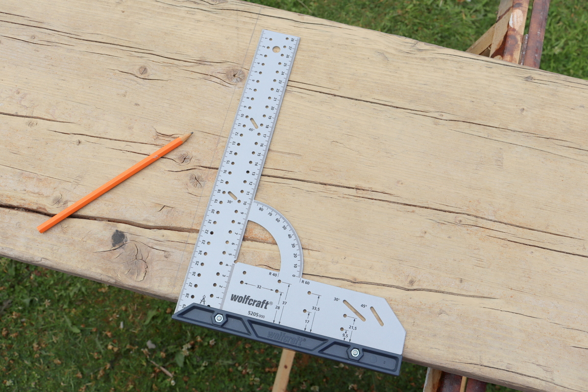 DIY - selbstgemachter Tisch aus alten Gerüstbohlen einfach selber bauen