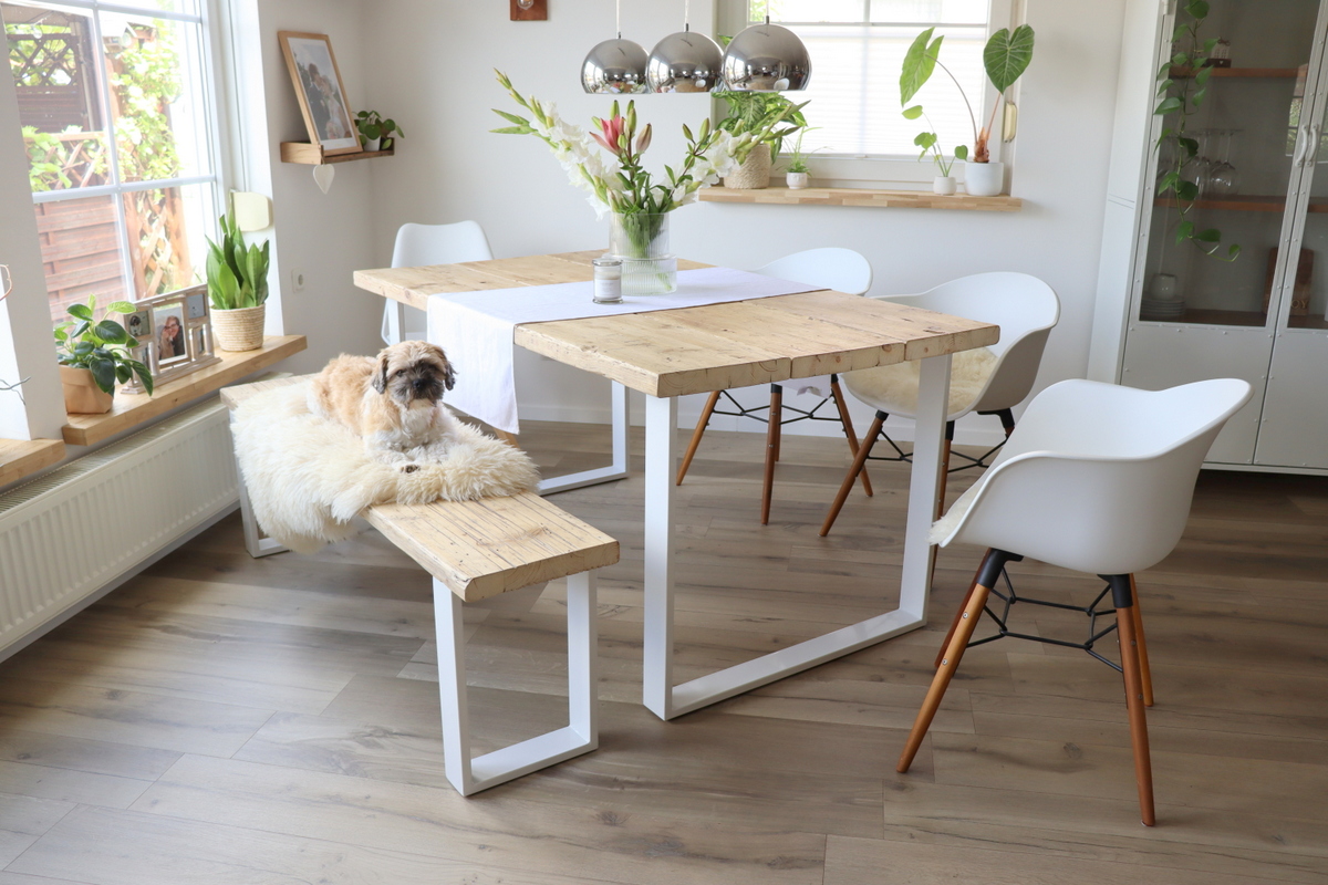 DIY - selbstgemachter Tisch aus alten Gerüstbohlen einfach selber bauen