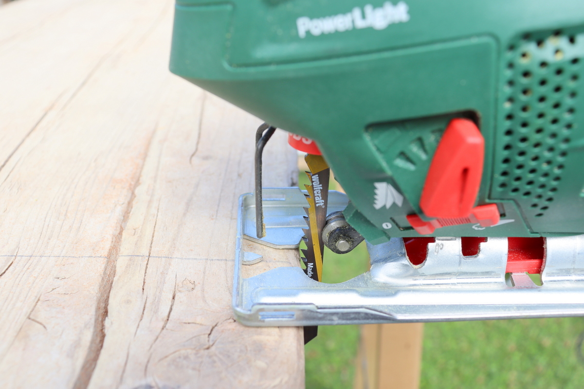 DIY - selbstgemachter Tisch aus alten Gerüstbohlen einfach selber bauen