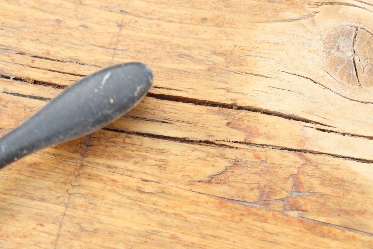 DIY - selbstgemachter Tisch aus alten Gerüstbohlen einfach selber bauen