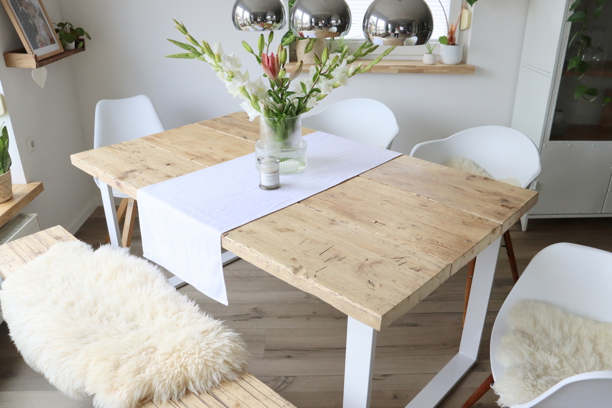 DIY - selbstgemachter Tisch aus alten Gerüstbohlen einfach selber bauen