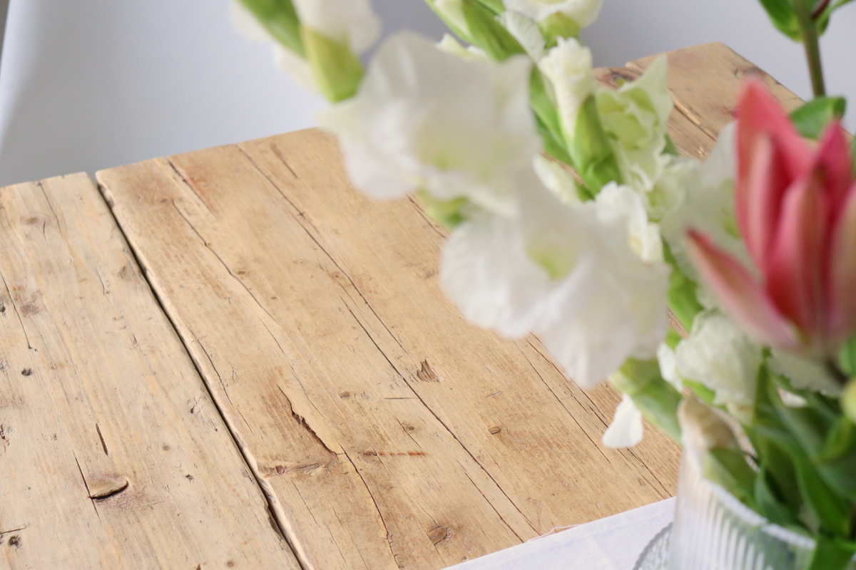 DIY - selbstgemachter Tisch aus alten Gerüstbohlen einfach selber bauen