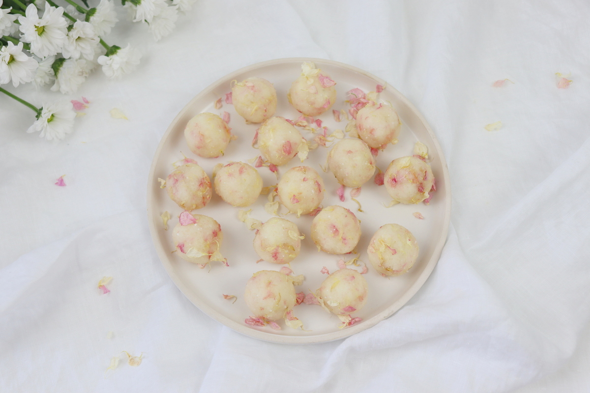 DIY - selbstgemachte Badekugeln mit Blüten